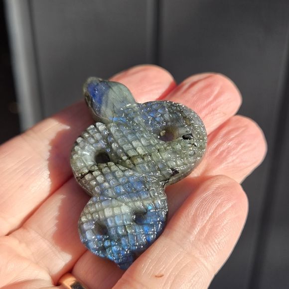 Labradorite mini snake natural crystal gemstone - Picture 4 of 8